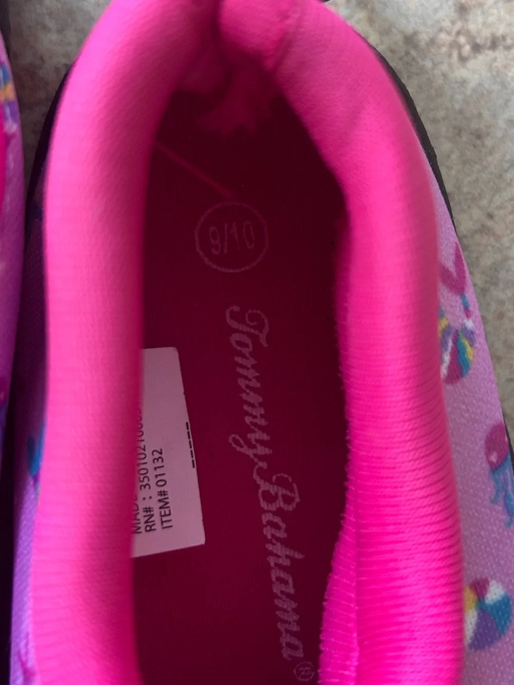 NWT Tommy Bahama Girls Swim Shoes size 9/10